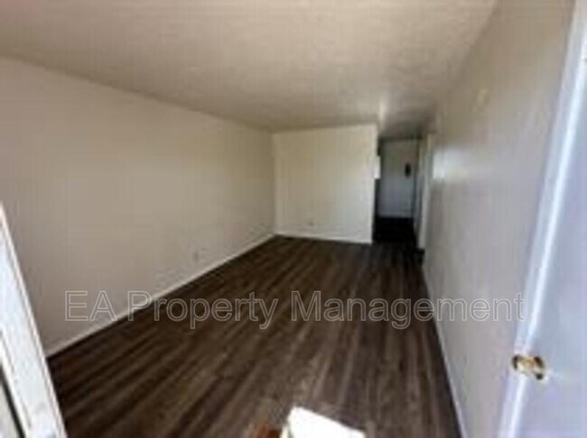 Foto del edificio - 308 Virginia St NE