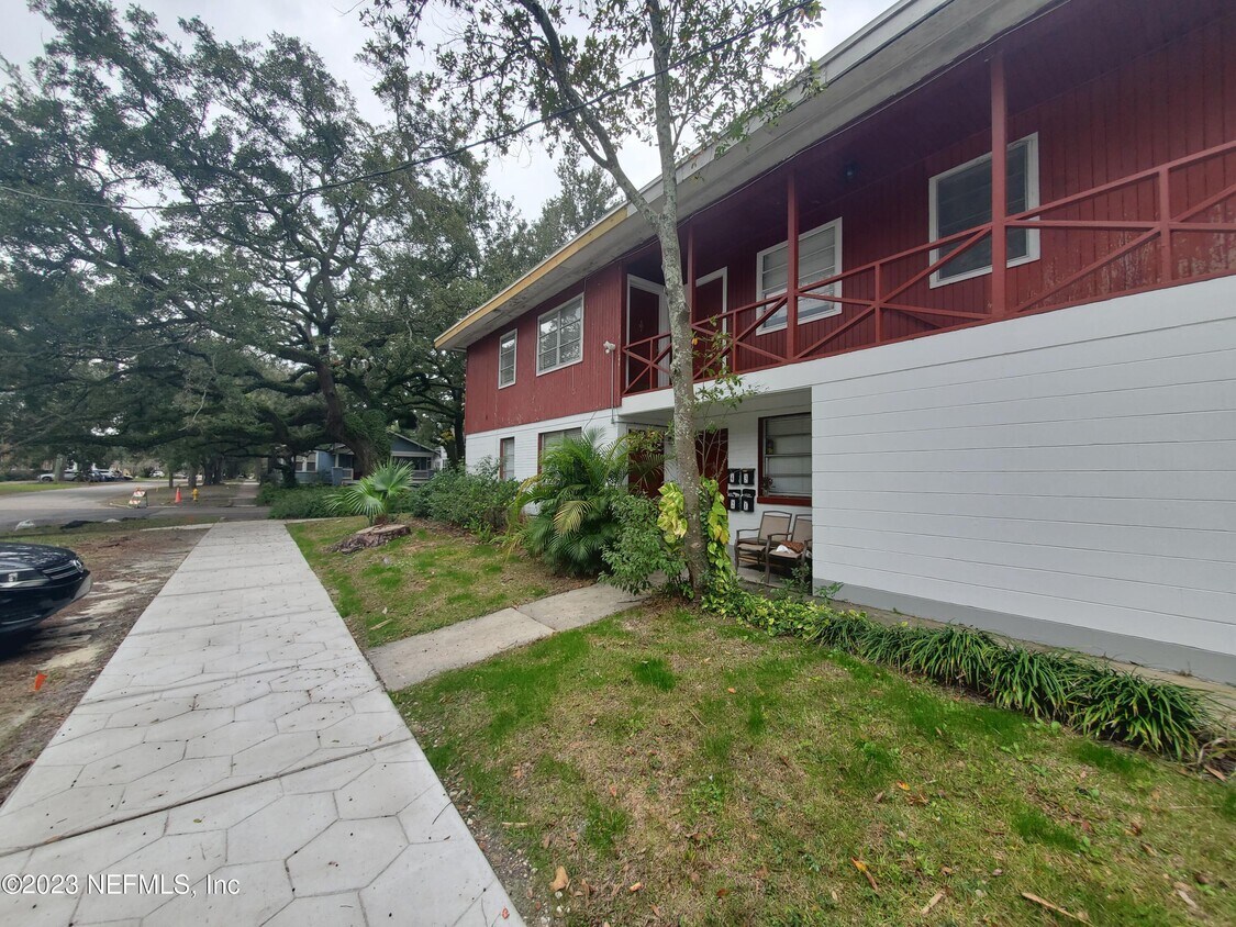Primary Photo - 2305 Myra St