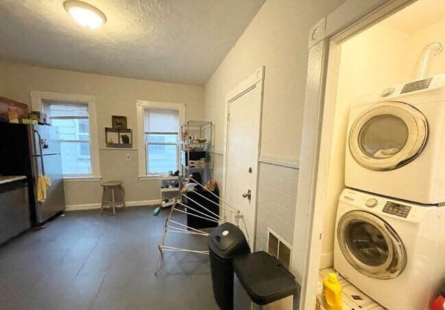 Foto del edificio - 8 Wave Ave