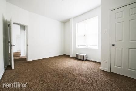 Building Photo - 3 br, 1 bath Apartment - 4714 S Michigan Ave