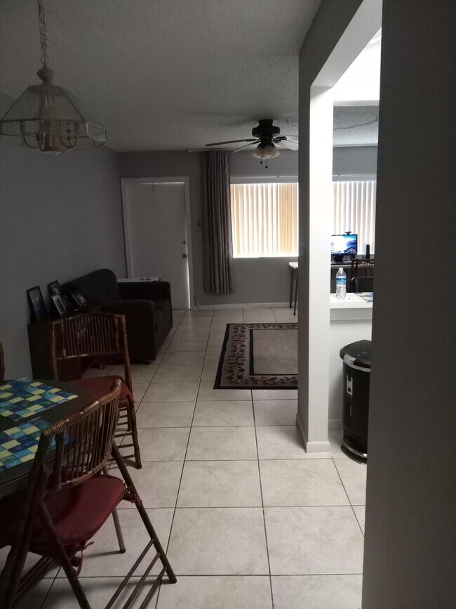 2480 Lake Osborne Dr Unit 107, Lake Worth Beach, FL 33461 Condo for