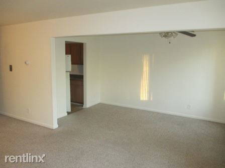Building Photo - 1 br, 1 bath  - 35 Monroe St Apt 2