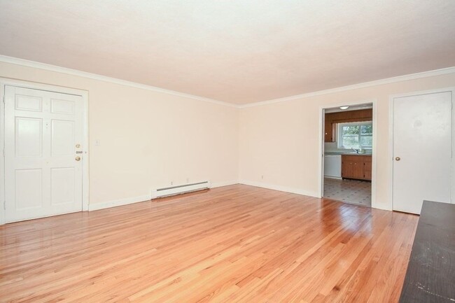 Foto del edificio - 129 Emerson Gardens Rd