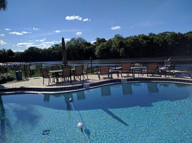 Foto del edificio - 2329 River Ridge Rd