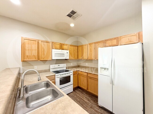 Foto del edificio - 6832 N 81st Dr