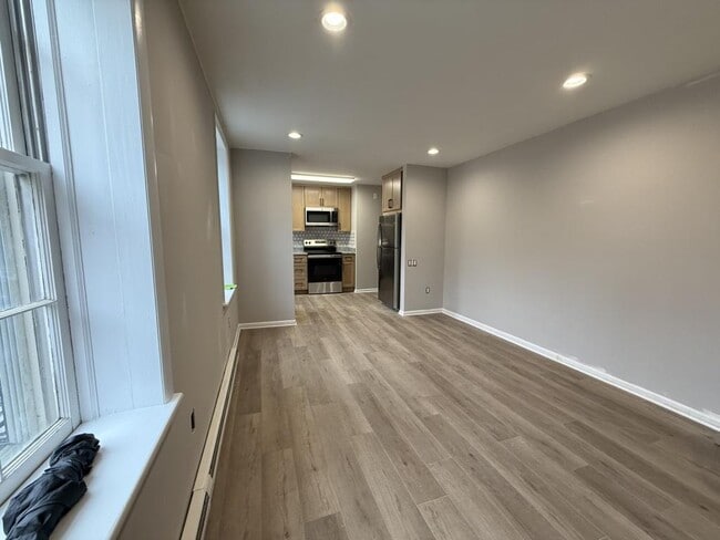 Building Photo - 47 Bridge St