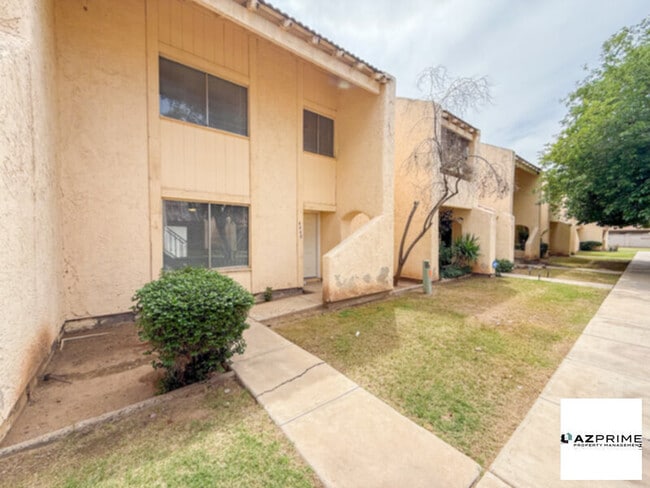 Modern 3/2.5 Glendale Townhome - Villa Charme! - Modern 3/2.5 Glendale Townhome - Villa Charme!