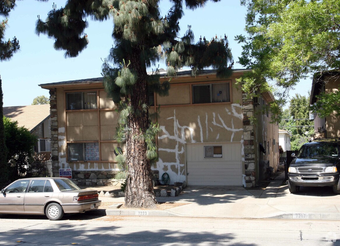 Primary Photo - 7223 Pickering Ave