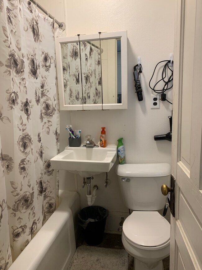 1211 S 71st St Unit 1121, West Allis, WI 53214 Condo for Rent in West