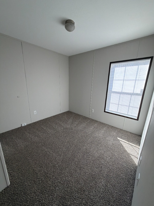 Building Photo - 214 Lakeshore Cir