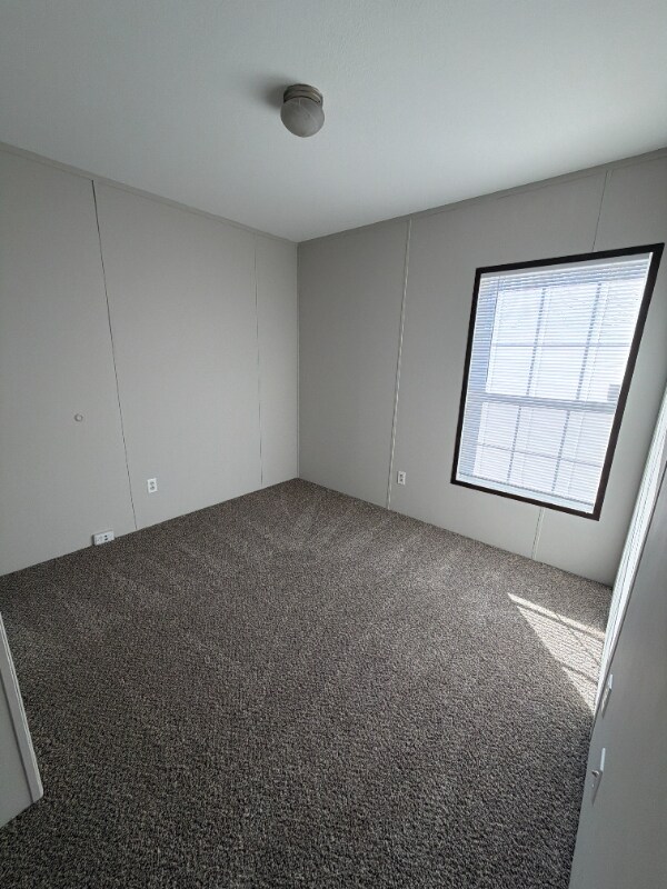 Foto del edificio - 214 Lakeshore Cir