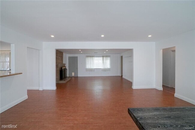 Building Photo - 3 br, 2 bath House - 6839 Balcom Ave