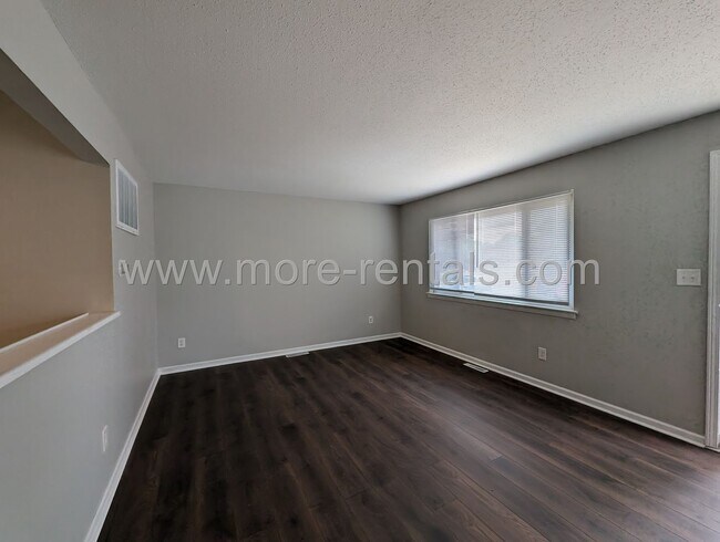 Foto del edificio - Remodeled house with garage