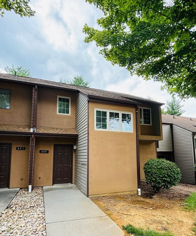 3 Bedroom 2.5 Bath Townhouse- - 3 Bedroom 2.5 Bath Townhouse-