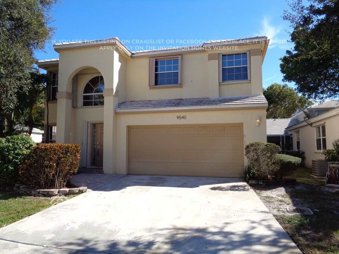 Foto principal - 9540 NW 8th Cir