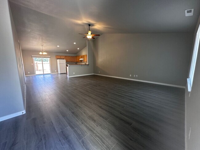Foto del edificio - COMING SOON 3 Bedroom 2 Bath Single Family...