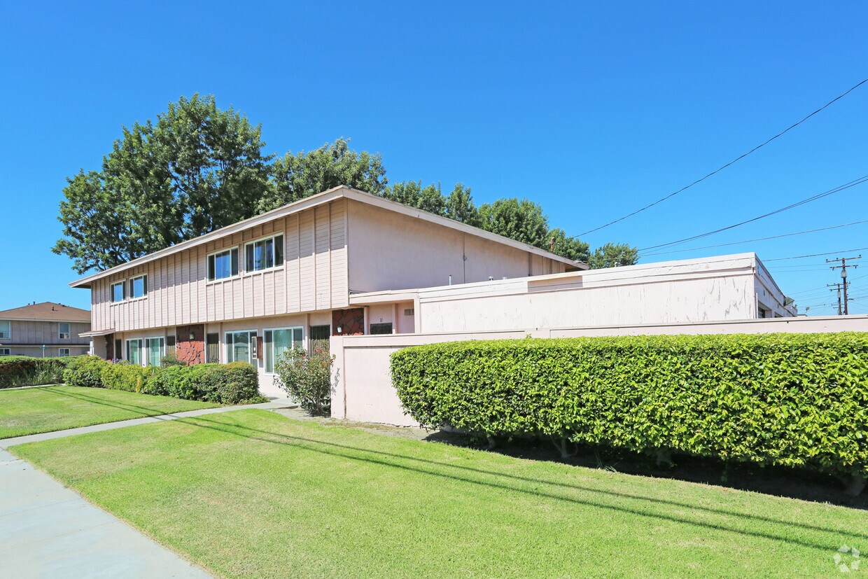 Primary Photo - 7191 Maple St