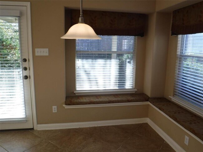 Building Photo - 2859 Angelina Dr