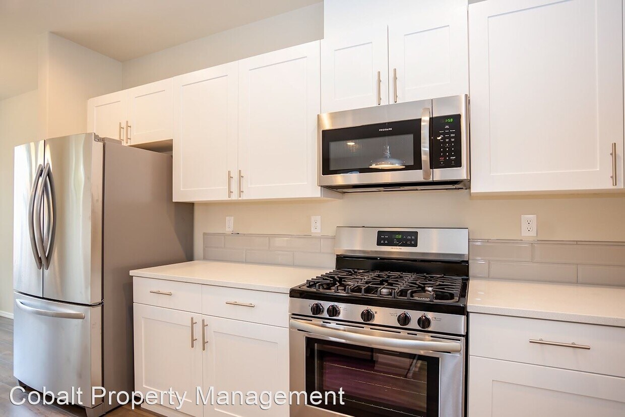 Foto principal - 2374 NE Keats Dr