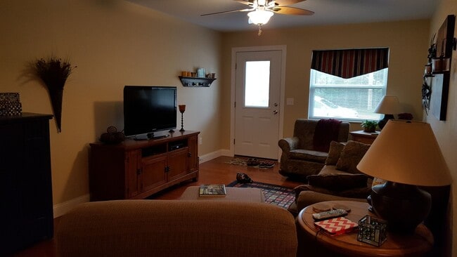 Foto del edificio - 2 Bedroom Duplex