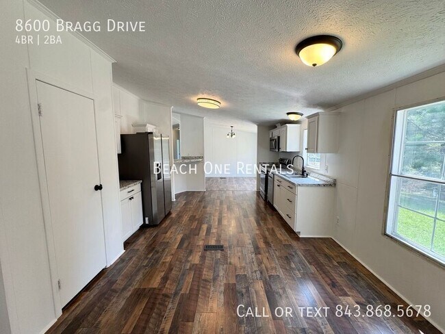 Foto del edificio - 8600 Bragg Dr