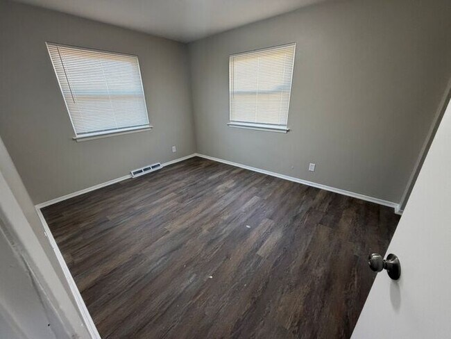 Building Photo - 3 Bed 1 Bath Berkeley home