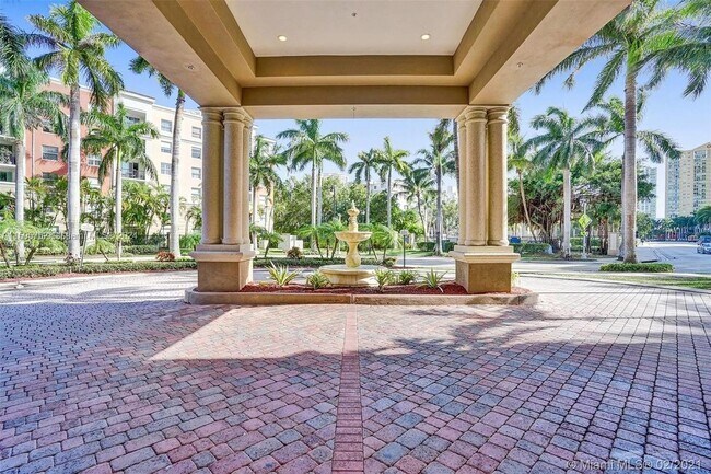 Foto del edificio - 17150 N Bay Rd