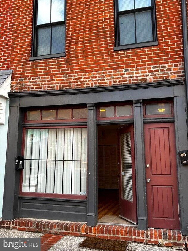 Foto principal - 1637 Fleet St