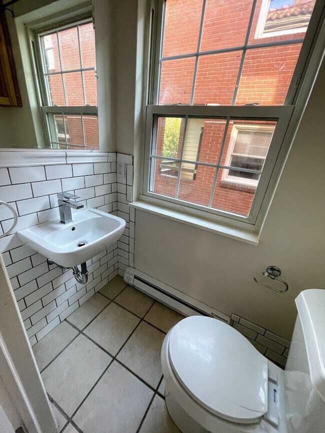 Foto del edificio - Beautiful Mt. Lebanon 4 bed 1.5 bath - Upd...