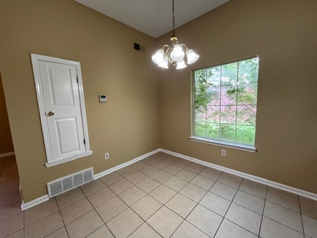 Building Photo - Renovated 2 Bedroom 2 Bath Home for Rent!