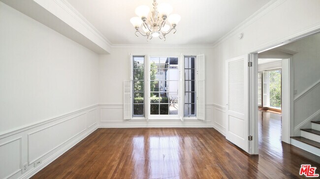 Foto del edificio - 1274 S Beverly Glen Blvd