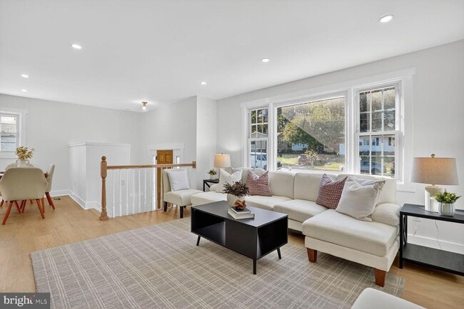 Foto del edificio - 8915 Sylvania St