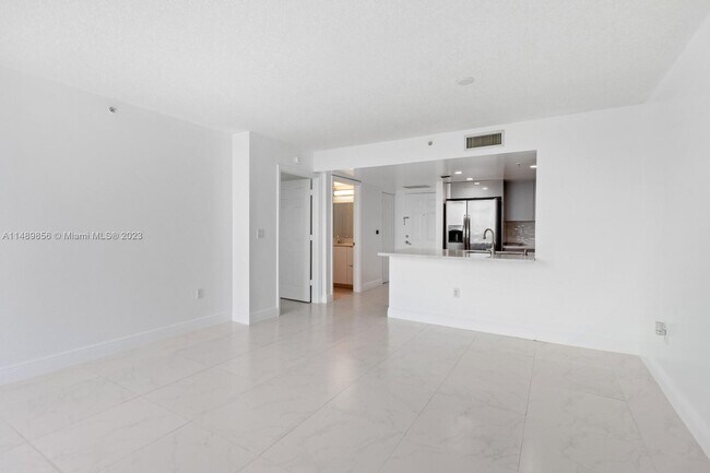 Building Photo - 3000 Coral Wy