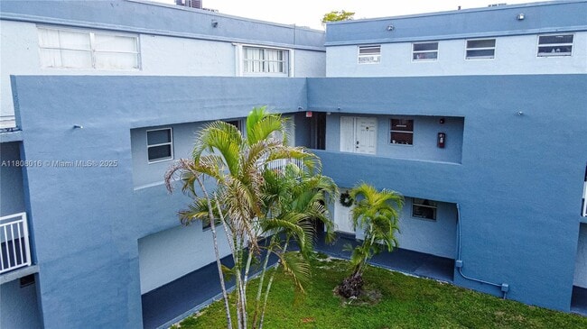 Building Photo - 9367 Fontainebleau Blvd