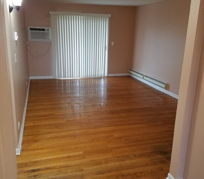 Living Room - 1529 Meyer St