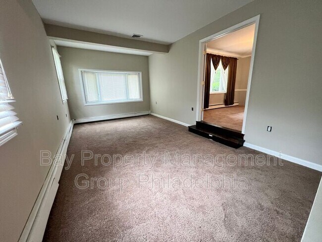 Building Photo - 140 Woodland Dr