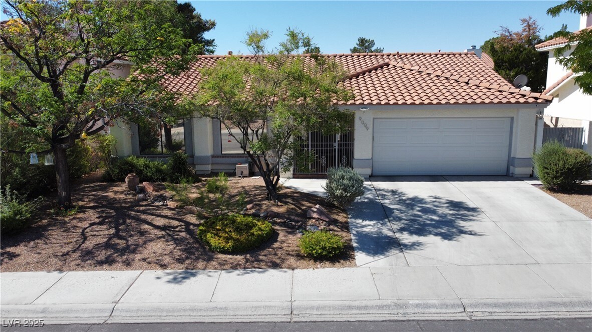 Foto principal - 9009 Feather River Ct