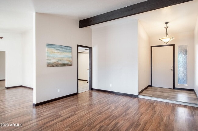 Building Photo - 4662 W Kings Ave