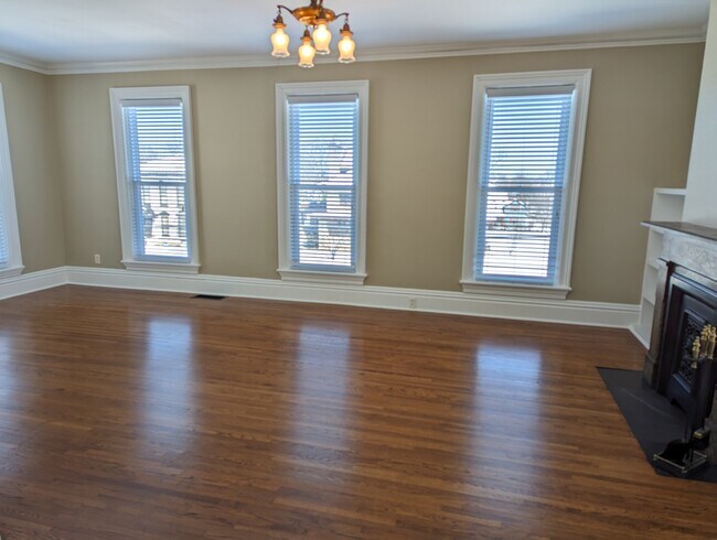 Foto del edificio - 837 W Stephenson St