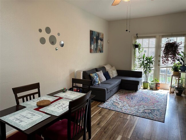 Foto del edificio - 8055 Cambridge St