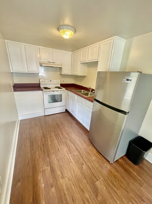Building Photo - 952 Strouse Ave