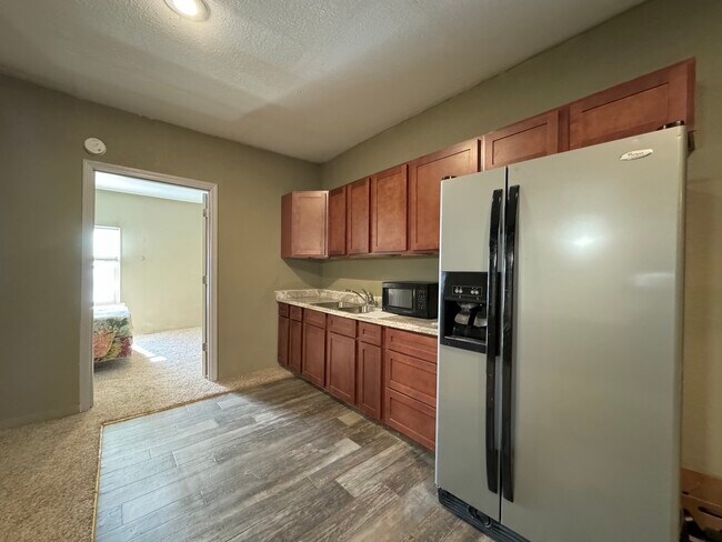 Foto del edificio - 1127 Merriam Ln