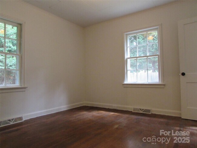 Foto del edificio - 324 W McCubbins St