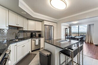 Building Photo - 2110 Harmon Cove Tower