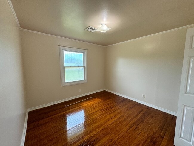 Building Photo - 114 Jackson St