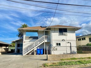 Building Photo - 1318 Kanewai St