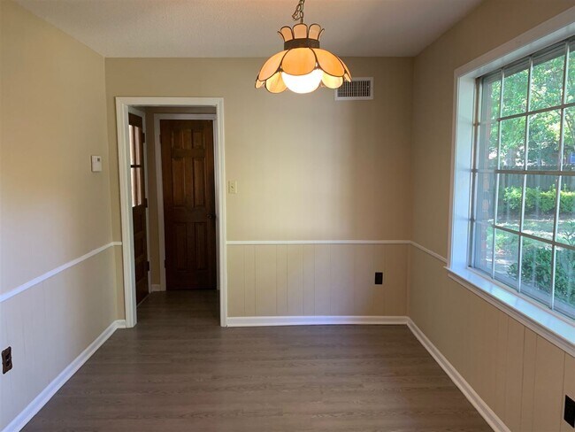 Foto del edificio - 3283 Bluemont Dr