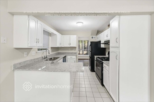 Building Photo - 614 Oxford Hall Dr SW