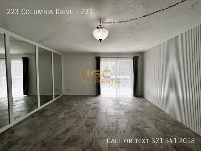 Foto del edificio - 223 Columbia Dr