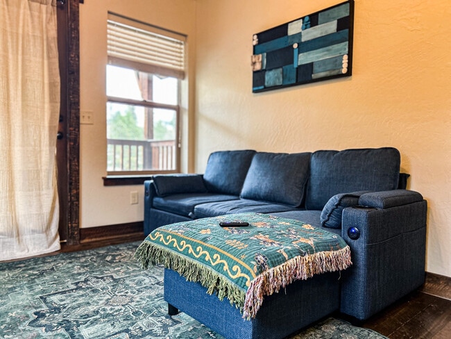 Building Photo - 10985 Cayuse Ct